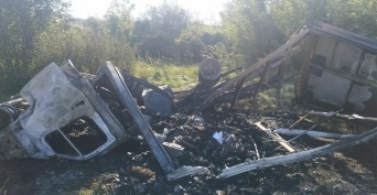 Стали известны подробности ДТП в Шарлыкском районе, в котором сгорел грузовой фургон