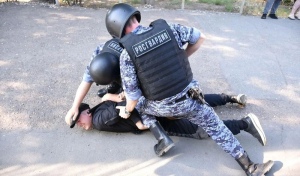 В Оренбурге проезд без билета в муниципальном автобусе теперь чреват для "зайца" встречей с бойцами Росгвардии