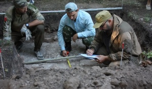 В Бузулуке в Никольском сквере во время археологических раскопок нашли ценные для истории вещи