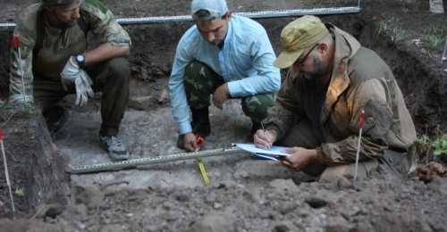 В Бузулуке в Никольском сквере во время археологических раскопок нашли ценные для истории вещи