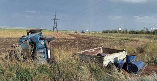 Под Сорочинском в кювет опрокинулся ГАЗ, водителя госпитализировали