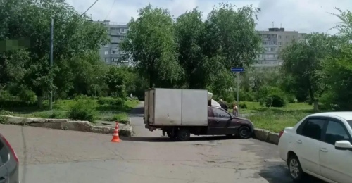 В Оренбурге выслушал приговор начинающий водитель, чей покатившийся фургон сбил пенсионерку (18+)