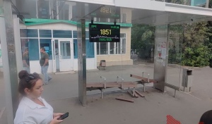 Пассажиры негодуют: в Оренбурге огромное количество остановочных павильонов без названий