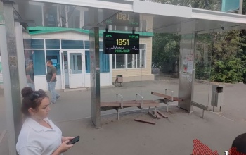 Пассажиры негодуют: в Оренбурге огромное количество остановочных павильонов без названий