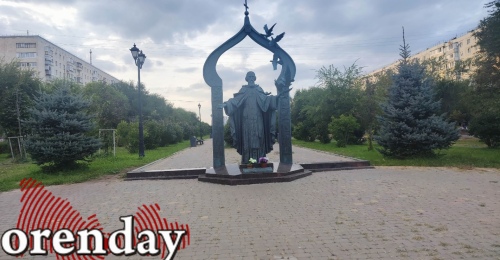 В Оренбурге ступени в сквере разваливаются, а погибшие деревья так и не заменили