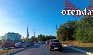 В центре Оренбурга жёлтый уровень пробок, а на улице Берёзка машины практически стоят