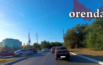 В центре Оренбурга жёлтый уровень пробок, а на улице Берёзка машины практически стоят