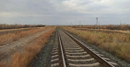 Лего больше не актуально: в Орске дети разобрали железную дорогу
