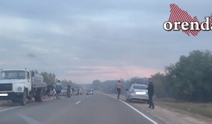 Под Соль-Илецком бушует крупный пожар: кадры с места