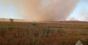 Огонь отступил: в Орске ликвидировали пожар, охвативший 800 гектаров