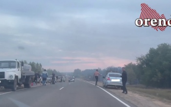 Под Соль-Илецком бушует крупный пожар: кадры с места