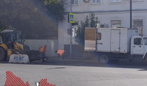 После публикации Орендэй провалившиеся колодцы на улице Постникова начали ремонтировать