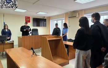 В Оренбурге суд смягчил приговор по первому уголовному делу в РФ за организацию и участие в движении ЛГБТ* (18+)