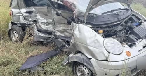 Kia и Daewoo превратились в груду металла: столкновение авто закончилось трагедией на трассе Оренбург — Илек