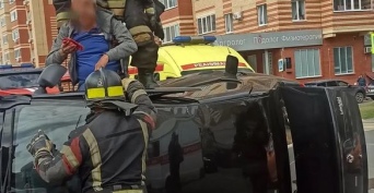 Поворот налево обернулся опрокидыванием: ДТП в проезде Нижнем