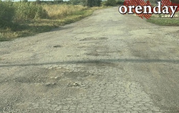 Жители двух СНТ под Оренбургом несколько лет добираются до своих домов по убитой дороге