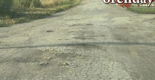 Жители двух СНТ под Оренбургом несколько лет добираются до своих домов по убитой дороге