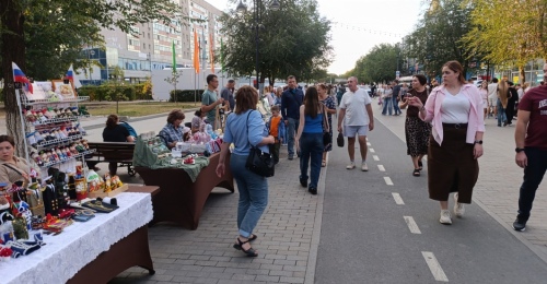 Маркет и живая музыка ждут оренбуржцев на Советской