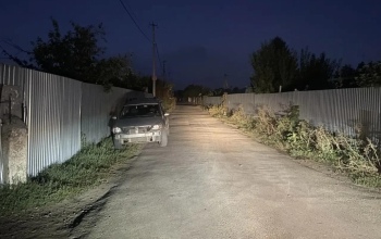 В Оренбургском районе водитель протаранил лавочку, на которой сидели две пенсионерки