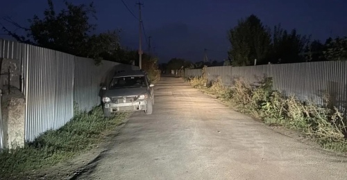 В Оренбургском районе водитель протаранил лавочку, на которой сидели две пенсионерки