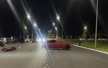 В Оренбурге мотоциклист госпитализирован после столкновения с Lada Vesta