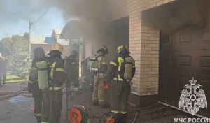 В Оренбурге в гараже загорелся электрокар