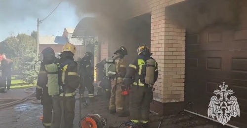В Оренбурге в гараже загорелся электрокар