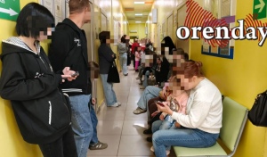 В детской поликлинике Оренбурга больной ребенок отстоял в очереди к педиатру более трех часов