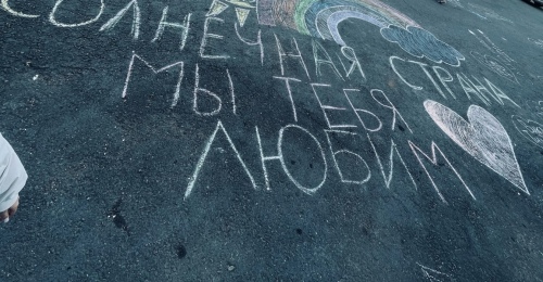 В Оренбуржье сотни недовольных родителей поутру бились за возможность отправить ребенка в «Солнечную страну»
