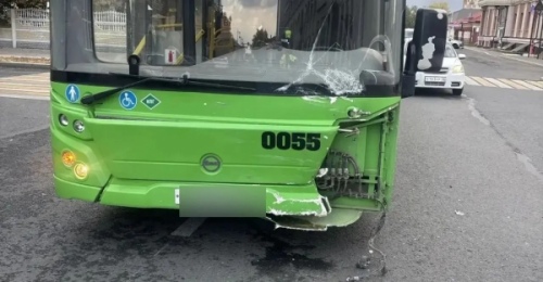 На Пролетарской Лада столкнулась с ЛиАЗом, пострадала пассажирка автобуса
