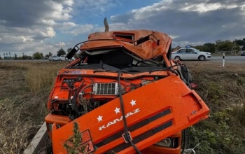 В Илекском районе при мощном столкновении КАМАЗа и LADA Granta ВИС погиб водитель большегруза (18+)
