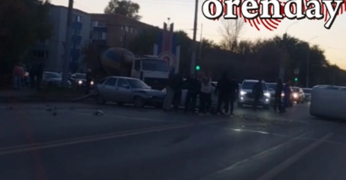 Три автомобиля «встретились» на въезде в поселок Весенний