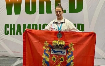 Тяжелый вес, лёгкий рывок: оренбурженка Ксения Кузьмичёва взяла серебро на чемпионате мира по гирям