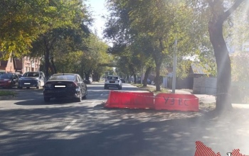 У дорожников дошли руки до злополучной ямы на улице Степана Разина в Оренбурге