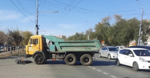 В Оренбурге велосипедист попал под колеса «КАМАЗа»