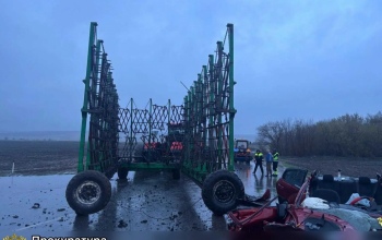 Тракторист, по чьей вине погиб водитель автомобиля Kia, лишился свободы на длительный срок (18+)