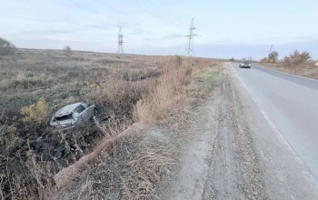 В Оренбурге на Тихой перевернулась иномарка