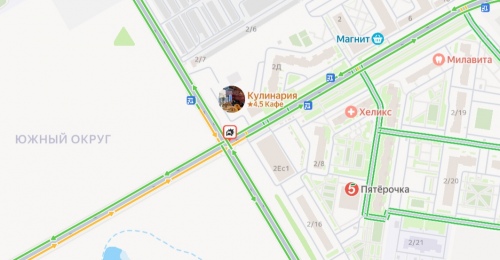 В Оренбурге столкнулись три автомобиля, один опрокинулся
