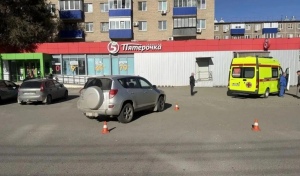 В Орске за неделю вторую пенсионерку сбил водитель, сдавая задним ходом