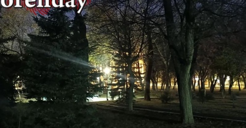 В Оренбурге экономят на освещении дорожек в одном из центральных парков