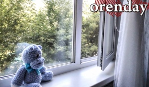 В Орске из окна на втором этаже МКД выпал ребенок
