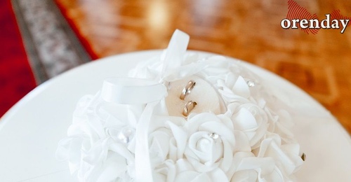 В Оренбурге судебные приставы под марш Мендельсона вручили жениху-алиментщику «подарок»