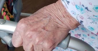 В Оренбурге полиция разбирается в обстоятельствах отравления пенсионерки уксусной кислотой