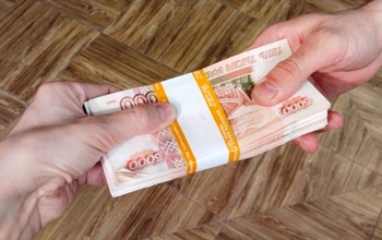 Сотрудница полиции вместе с сообщниками обманом выудила у владелицы мужского спа-салона более 3 млн рублей