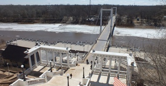 ЧП в Оренбурге: женщина провалилась под лед на Урале