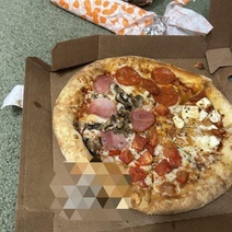 «Жарили» не только пиццу: оренбурженке доставили заказ вместе с тошнотворным «сюрпризом» (18+)