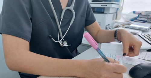 В Орске местный житель получил серьезные ожоги лица после взрыва банки с краской