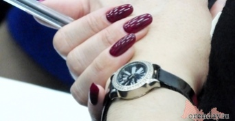 В Новотроицке мужчине не понравилось, что бывшая жена отдыхала в баре и пытался ее задушить