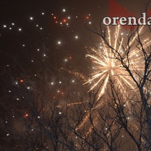 В Орске мужчина запустил фейерверк прямо на детской качели