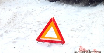 Легковой автомобиль и трактор столкнулись в Оренбурге